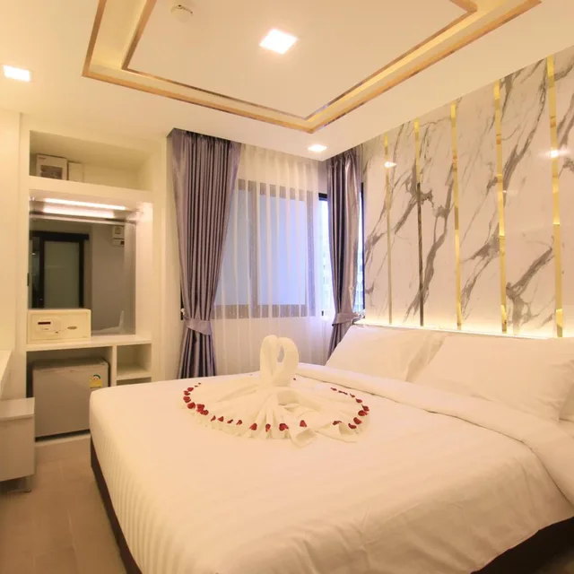 غرفة ديلوكس بسرير كينج وسرير كوين، Pratunam Atrium Hotel 1/10