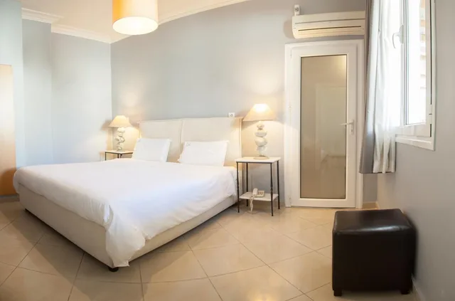 Room, Triple, Kimon 1/1
