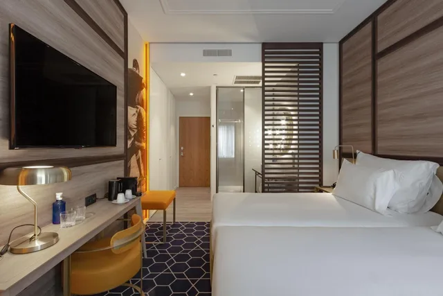غرفة بريميوم غراند بسرير كينج بشرفة بإطلالة، Pestana CR7 Gran Vía 10/10
