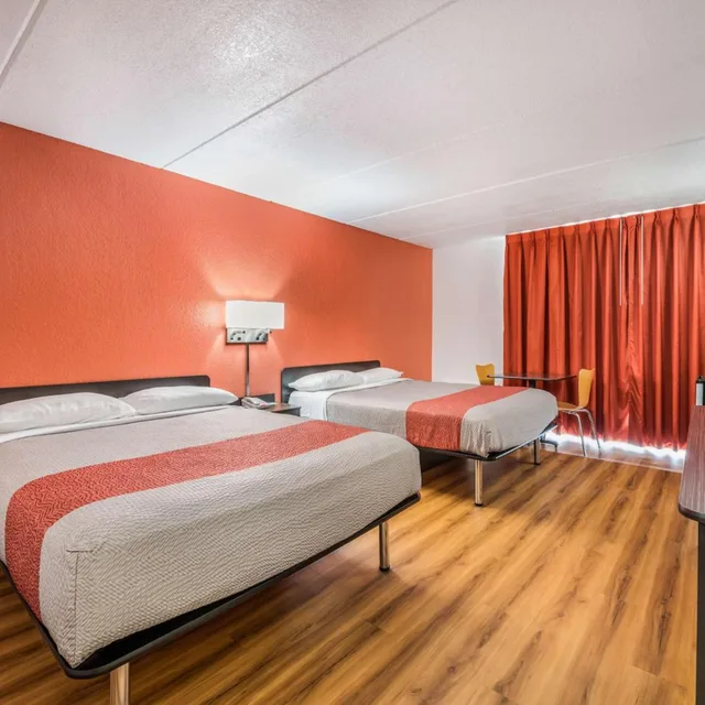 غرفة بسريرين كوين لغير المدخنين، Motel6 Henderson, TX 1/6