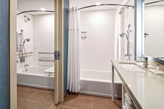 جناح عائلي بسرير كينج وسرير بطابقين مع سرير سحّاب إضافي مع أريكة، Anaheim Suites Hotel 4/5