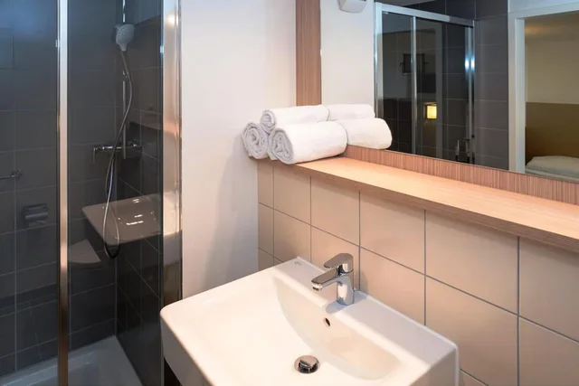 غرفة قياسية بسرير مزدوج، B B Hotel Frankfurt Airport 2/2