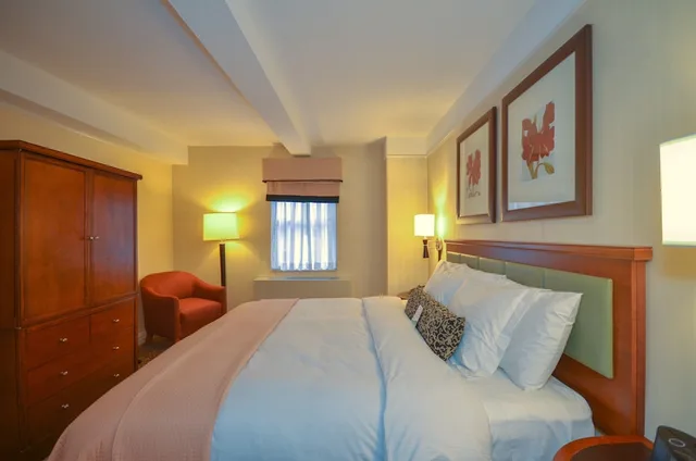 جناح بريميير بسرير كوين بمنطقة جلوس، San Carlos Hotel 1/6