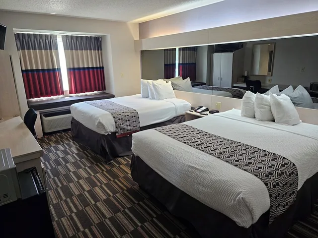 Room, 2 Queen Beds, Microtel Inn & Suites by Wyndham Claremore 1/4