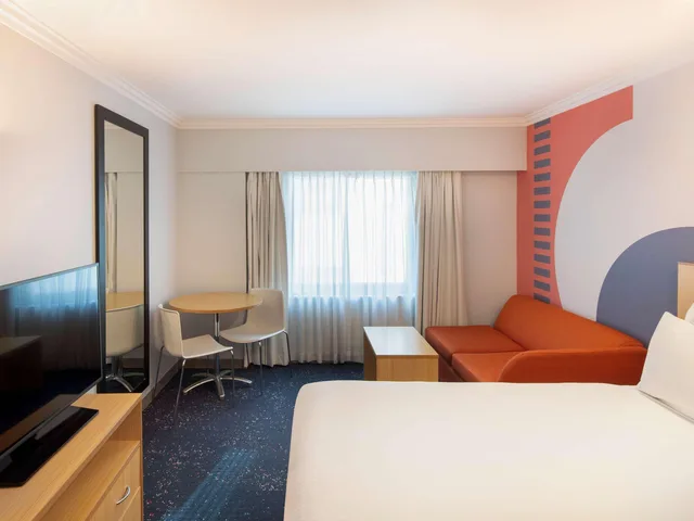 Room, Queen Bed, ibis Styles Sydney Central 5/10