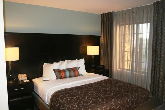 Standard, Kitchen, Staybridge Suites Tulsa-Woodland Hills 1/3