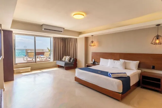 جناح جونيور بسرير كينج بإطلالة على البحر بجاكوزي، Ocean Dream BPR 1/10