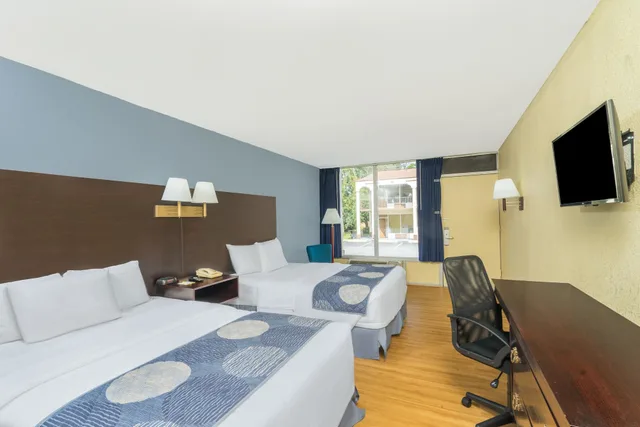 غرفة بسريرين مزدوجين، Days Inn by Wyndham Statesville 2/3