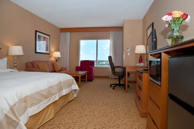 غرفة تنفيذية بسرير كينج، Fort Lauderdale Marriott Coral Springs Hotel & Convention Center 3/7