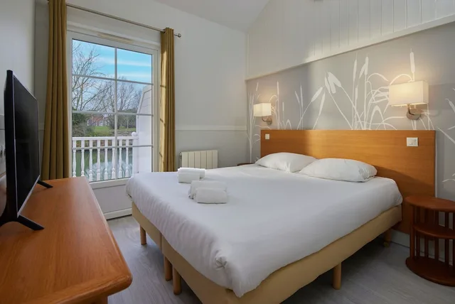 Design, Vip, Cottage, Double and Twin Beds، CENTER PARCS LE LAC D'AILETTE 1/2