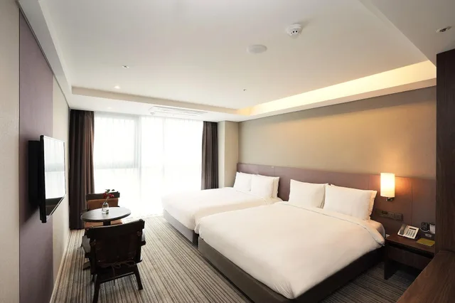 غرفة ديلوكس عائلية بسرير مزدوج، Hotel Adela 1/2
