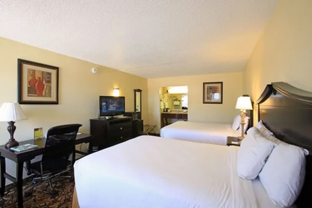 غرفة بسريرين مزدوجين للمدخنين، Plaza Inn 3/3