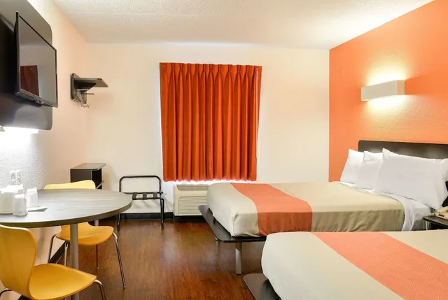 غرفة ديلوكس بسريرين مزدوجين، Motel6 Toledo, OH 3/7