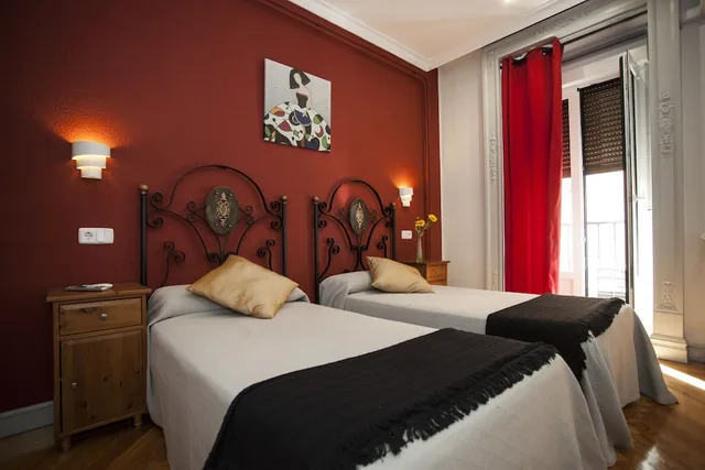 غرفة قياسية بسرير كوين بإطلالة على المدينة، Hostal Aresol 3/5