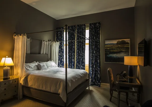 غرفة فاخرة مفردة بسرير كينج، The Meadows Hotel 3/6