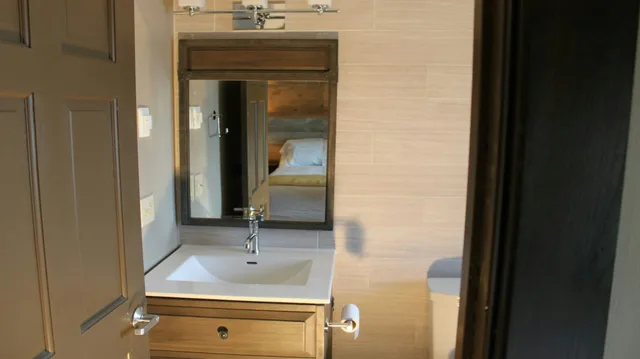 Studio, Queen Bed, Corduroy Inn and Lodge, Trademark Collection by Wyndham 4/4