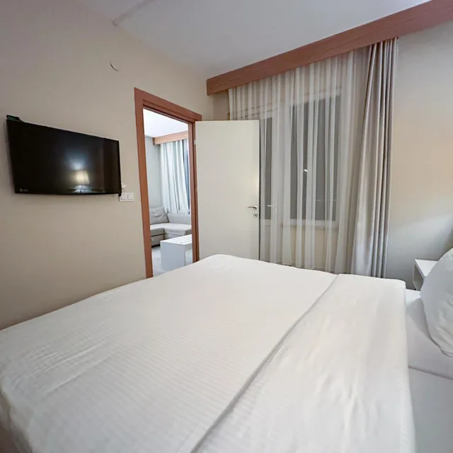 جناح جونيور، Trakya City Hotel 4/10