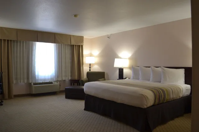 غرفة بسرير كينج لذوي الإعاقة، Country Inn & Suites by Radisson, Abingdon, VA 2/5