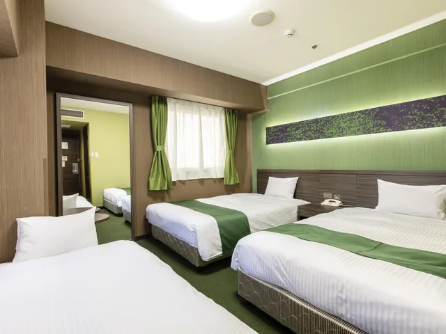 غرفة ثلاثية بسريرين منفصلين مع سرير إضافي، KOKO HOTEL Nagoya Marunouchi 1/1