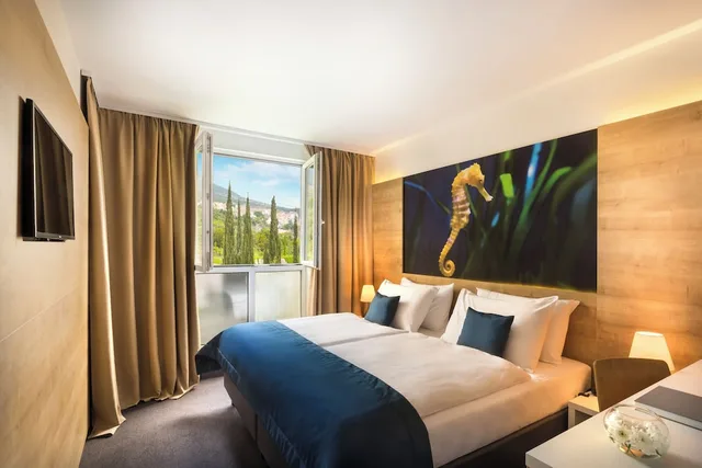 Room, Twin Beds, Street View، Remisens Hotel Epidaurus 2/3