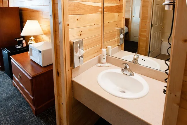 Island, Deluxe, 2 Queen Beds, Lake or Beach View, Balcony، Quality Inn & Suites Mackinaw City Beachfront 10/10