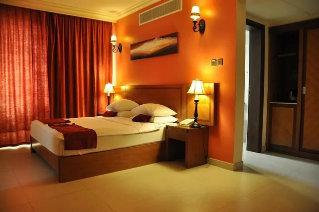 غرفة ديلوكس بسرير مزدوج مع أريكة، La Rosa Hotel Ex Rotana Hotel Muscat 1/2