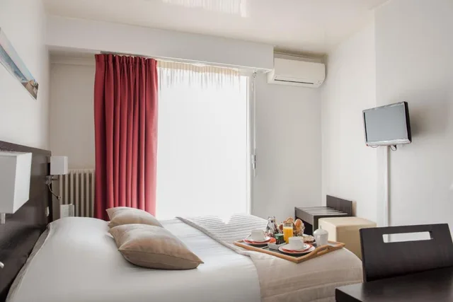 Superior, Double Bed, Exclusive Hotel Comte De Nice 2/2