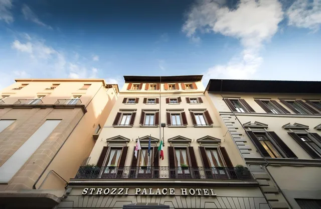 Junior, Strozzi Palace Hotel 1/1
