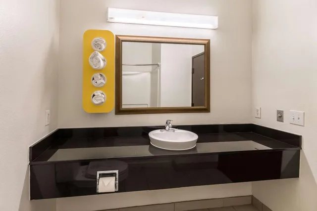 غرفة بسرير كينج لغير المدخنين، Motel6 North Richland Hills, TX - NE Fort Worth 9/9