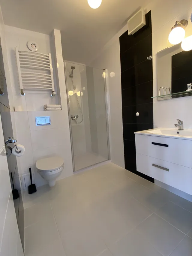 جناح بريميوم بسرير كوين مع أريكة، Logos Hotel Warsaw 1/1