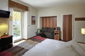غرفة ثلاثية، Hotel Ambassador 1/1