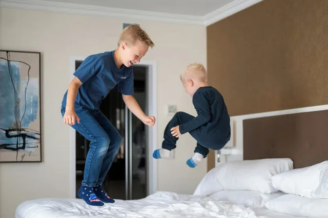 جناح جونيور بسرير كينج بغرفة نوم واحدة مع أريكة، Munich Marriott Hotel 3/6