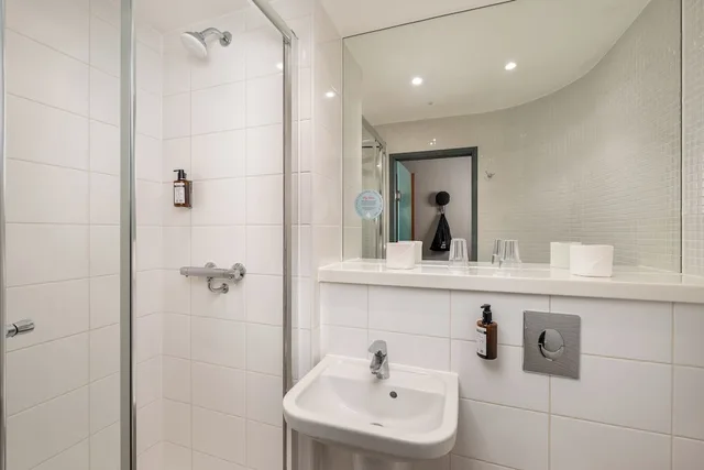 Cozy, Double Bed, No Window، Point A Hotel Paddington 6/9