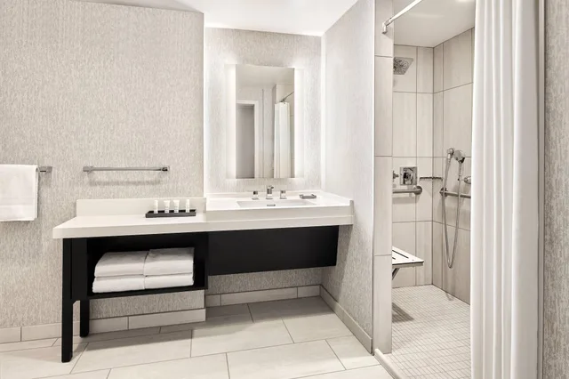 Deluxe, Suite, City View, San Francisco Marriott Marquis 2/2