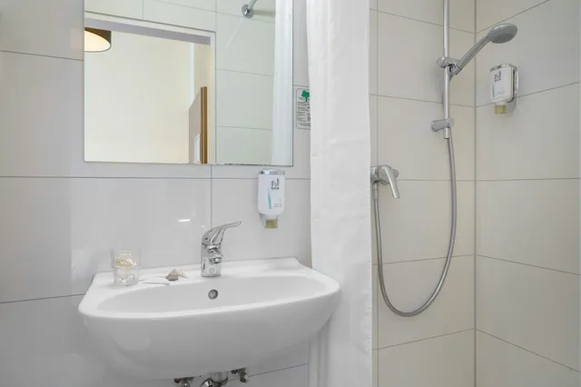 غرفة اقتصادية مفردة بسرير مزدوج بحمام خاص، Hotel Alster 3/3