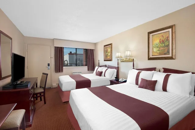 غرفة قياسية بسريرين كوين، Deer Park Inn Red Deer 1/7