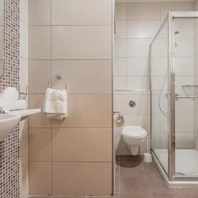 غرفة بسريرين منفصلين بإطلالة على المسبح، Xemxija Bay Hotel (ex Porto Azzurro) 4/4