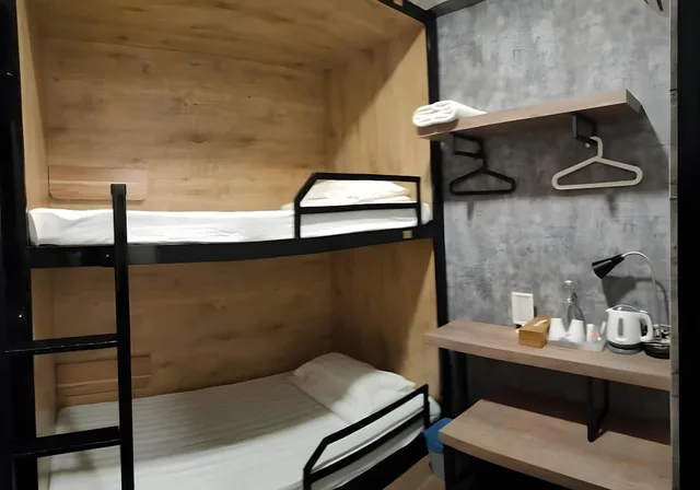 غرفة بأسرّة بطابقين وسرير بطابقين، Cube Bed Station - Hostel 1/1