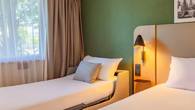 غرفة قياسية بسرير كوين مع أريكة، Campanile Nantes Ouest Saint Herblain 4/6