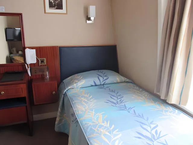 غرفة مفردة، Mitre House 2/9