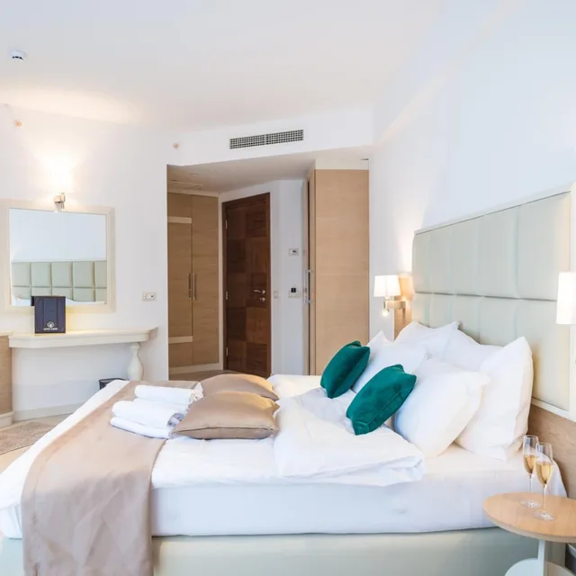 غرفة ديلوكس بسرير مزدوج بإطلالة على البحر بشرفة، Hotel KADMO by Aycon 8/10