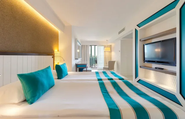 غرفة كلاسيكية عائلية بأربعة أسرّة بشرفة، Robinson Club Pamfilya 1/2