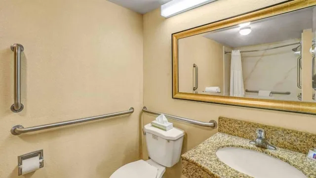 Room, 2 Double Beds, Accessible, Red Carpet Inn Philadelphia Airport 4/5