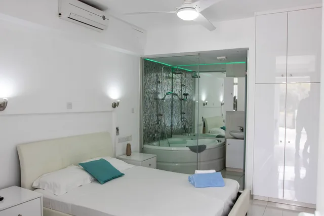استوديو رومانسي بسرير كوين بحوض جاكوزي، Nissi 49 Apartments 3/9