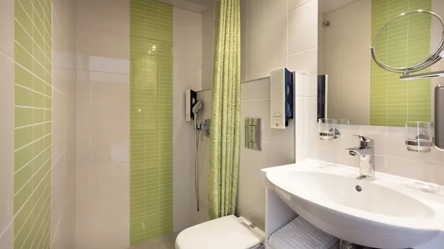 غرفة بريميوم بسرير كوين بشرفة، Hotel Parnu 3/3