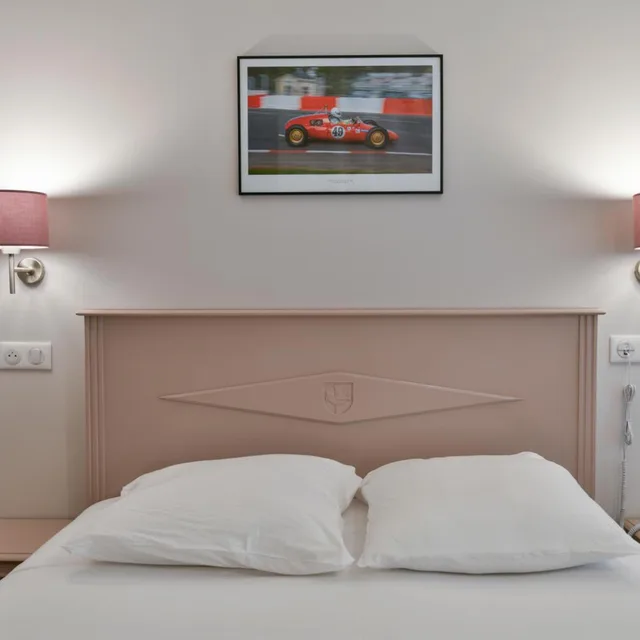 غرفة ثلاثية، Inter Hotel Le Roncevaux 7/9