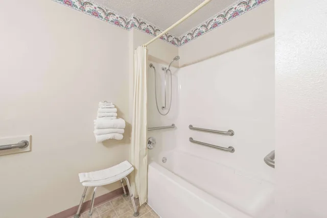 غرفة بسريرين كوين لذوي الإعاقة، Super 8 By Wyndham Jerseyville IL 5/6