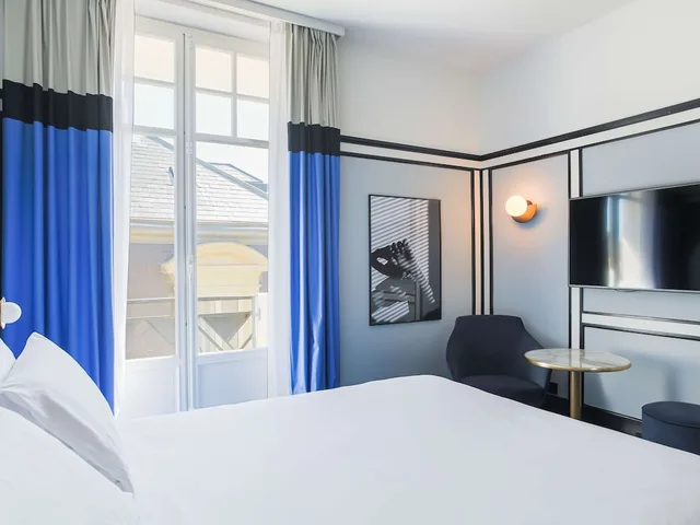 غرفة سوبيريور عائلية بسرير مزدوج مع أريكة، Hotel Plaza Biarritz Plage - Handwritten Collection 1/10