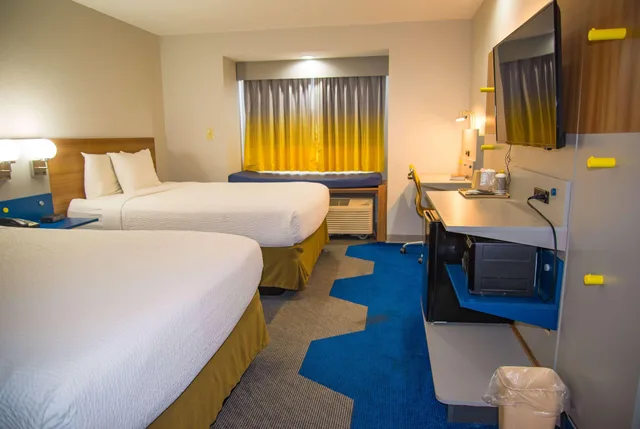 Room, 2 Queen Beds, Microtel Inn And Suites By Wyndham Daphne Mobile 1/2