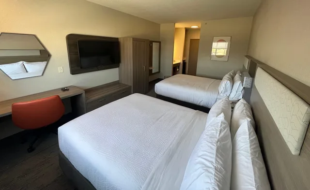 غرفة بسريرين كوين لذوي الإعاقة، Holiday Inn Express Wichita North - Park City 2/2